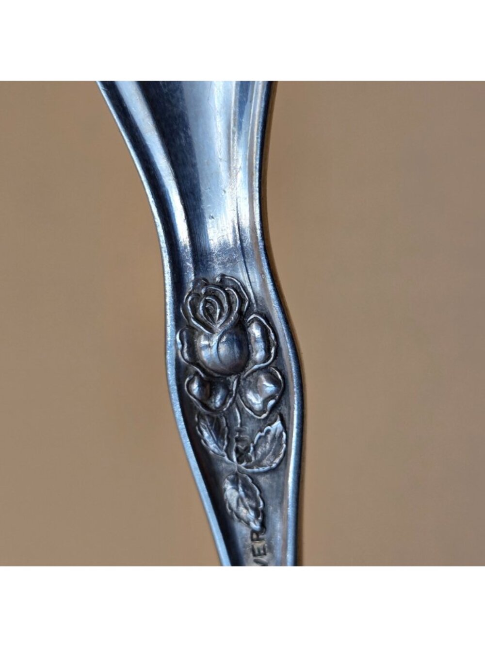 Holmes & Edwards American Beauty Rose Silverplate Berry Spoon Flatware - Picture 10 of 10